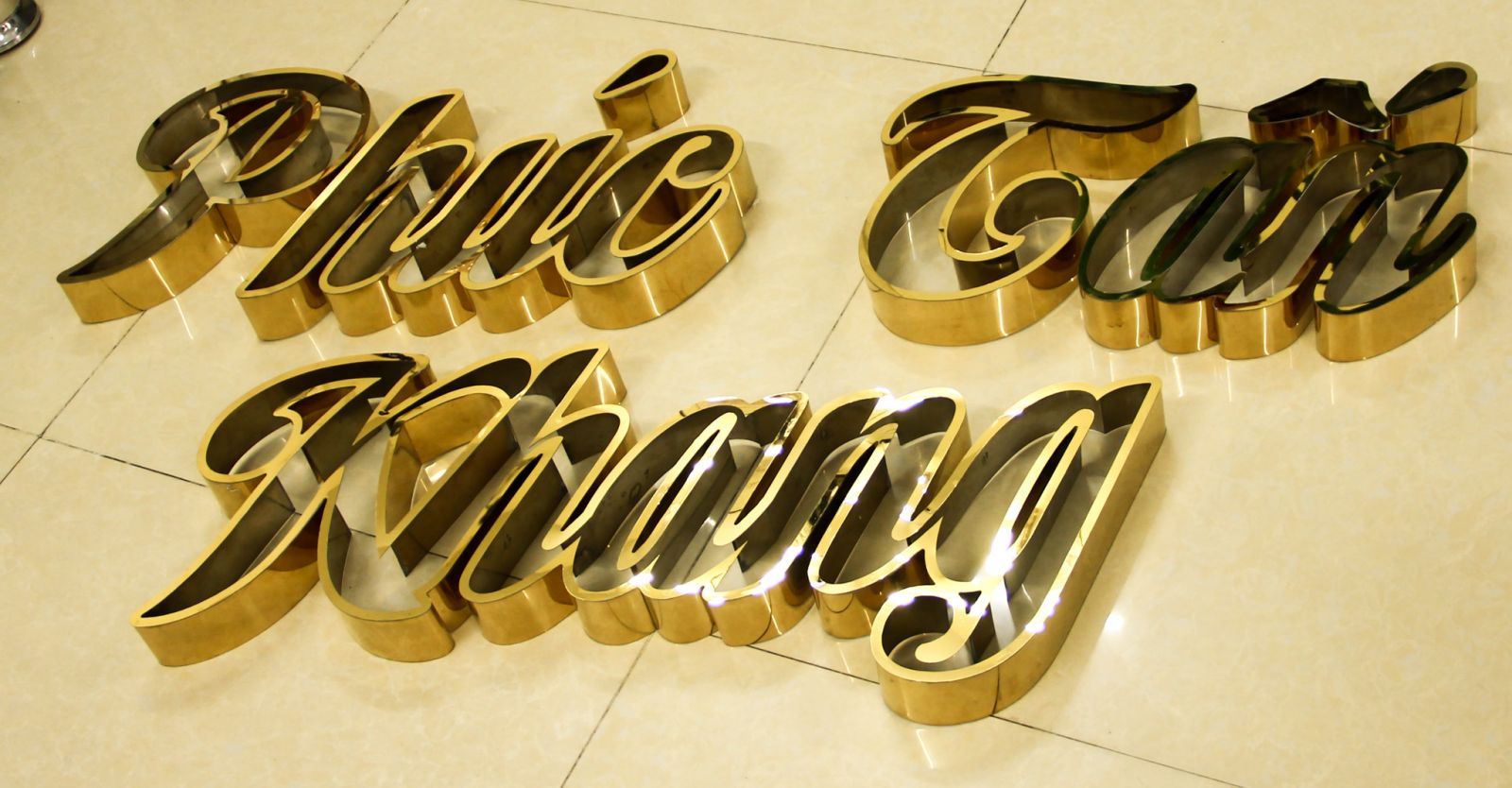 Lựa chọn mẫu bảng hiệu HCM đẹp, hiệu quả