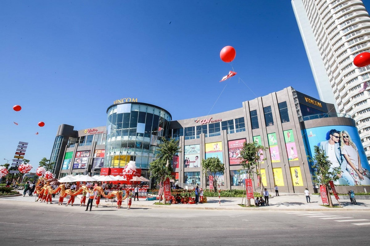 Bảng hiệu quảng cáo tại trung tâm thương mại tại HCM